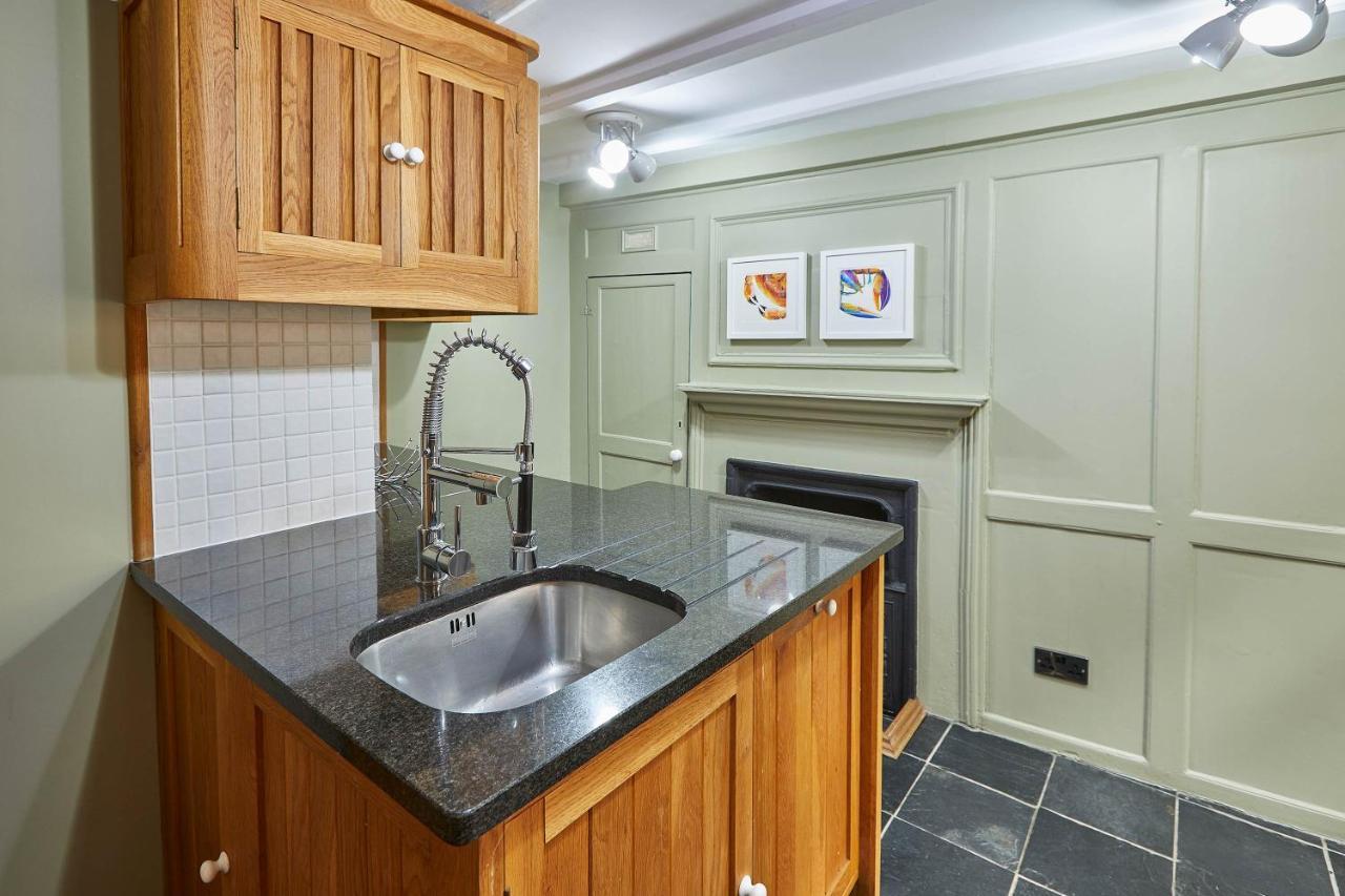 Host & Stay - Henderson House Whitby Exteriör bild